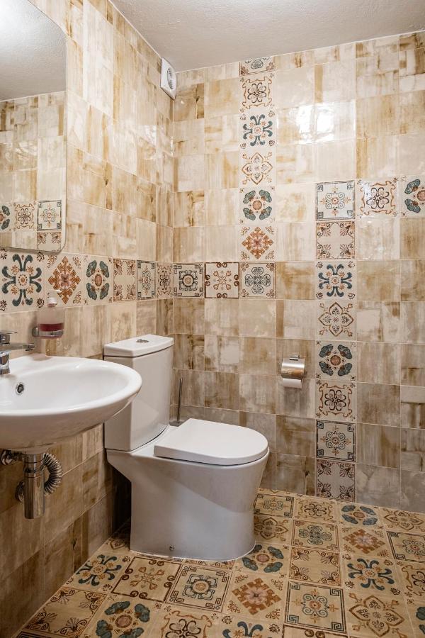Bed and Breakfast Tadawn Literary Coliving Estepona Exterior foto